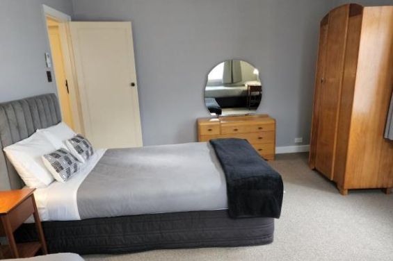 Art Deco Apartment (2-bedroom)