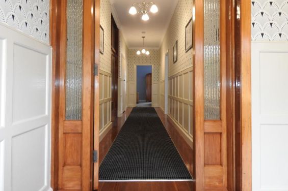 Art Deco Apartment (2-bedroom)