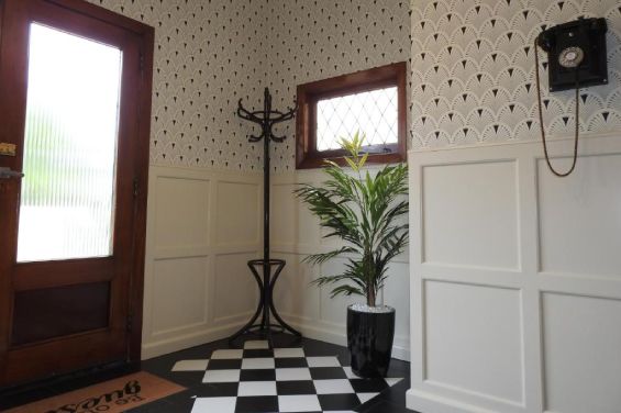 Art Deco Apartment (2-bedroom)