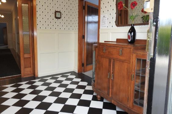 Art Deco Apartment (2-bedroom)