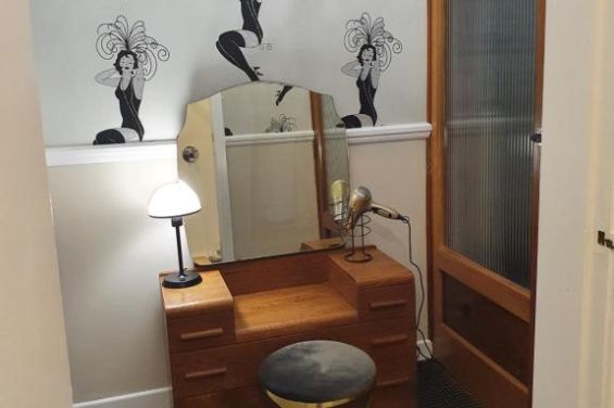 Art Deco Apartment (2-bedroom)