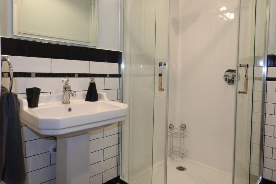 Art Deco Apartment (2-bedroom)